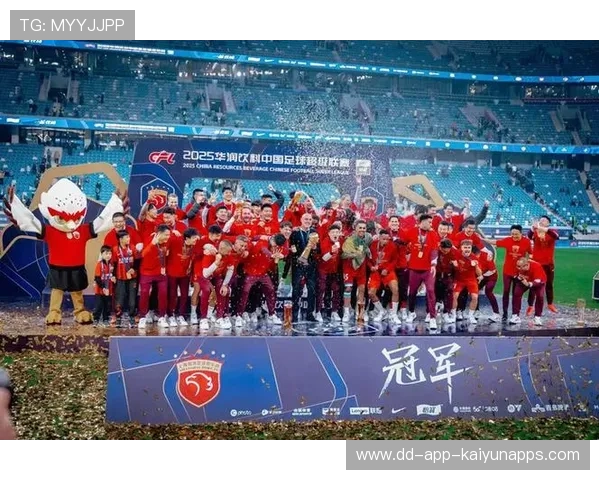 冠军球队赛季回顾大会展示团队奋斗历程与数据亮点，冠军联赛