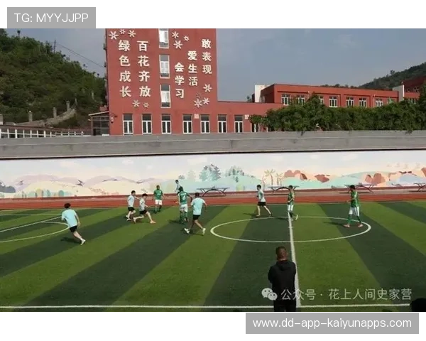 足球进校园活动深受师生欢迎，足球进校园宣传标语